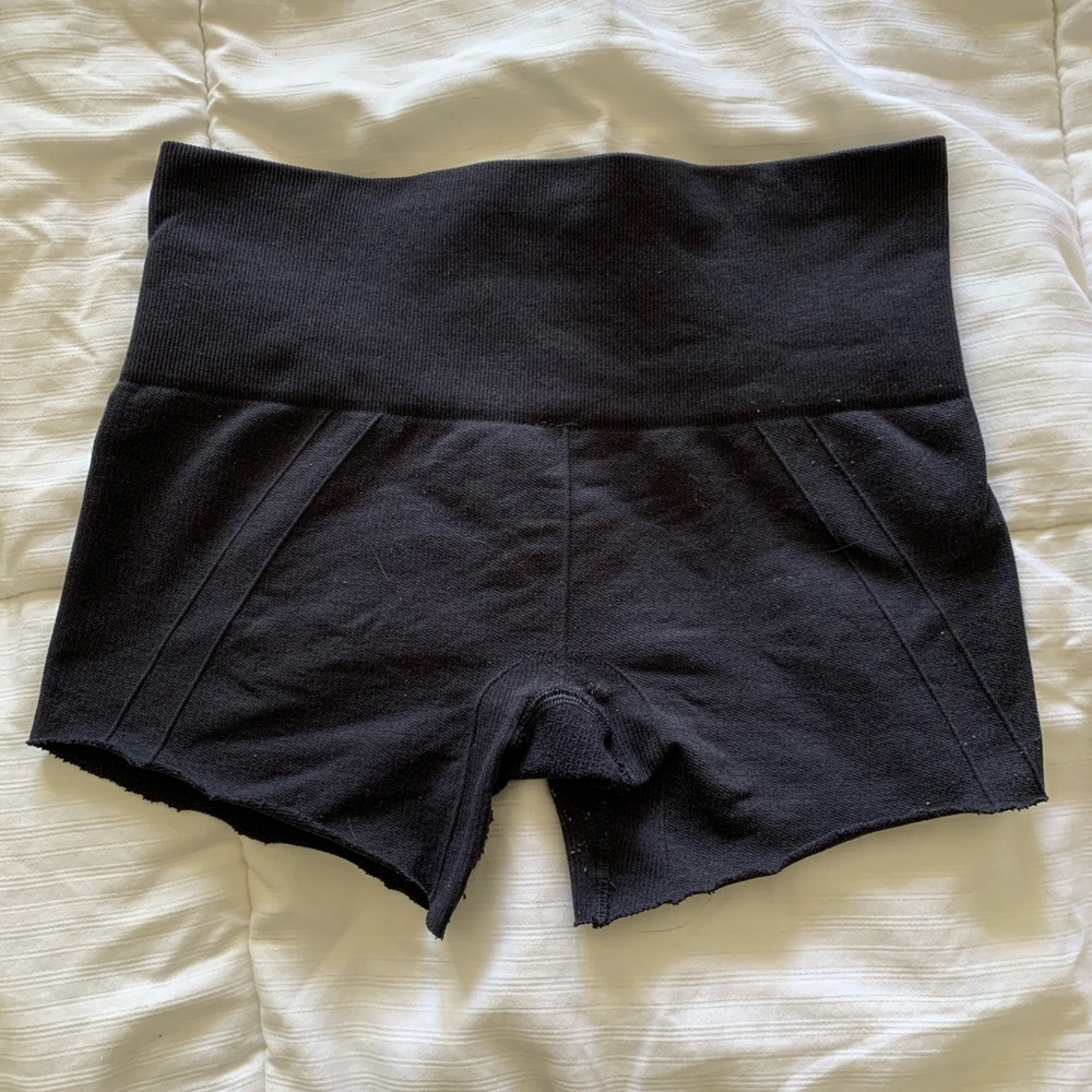 LULULEMON COMPRESSION SHORTS